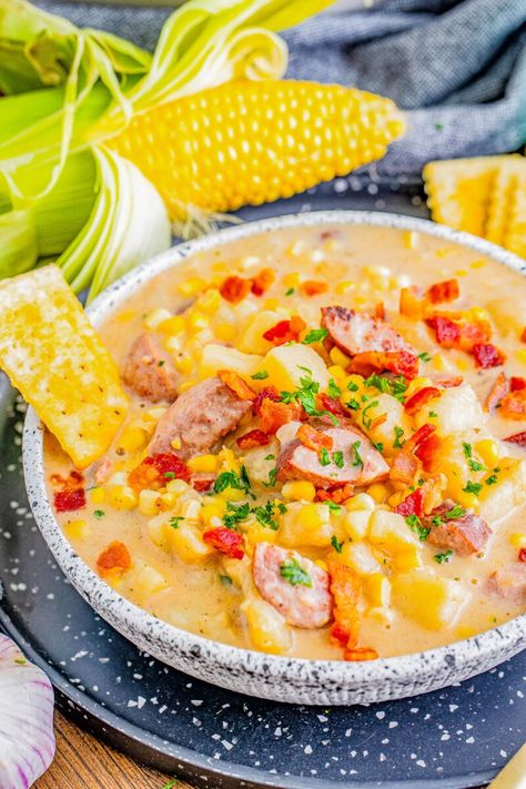 Creamy Corn Chowder with Bacon - 🌽🥓🥔 An EASY creamy corn chowder recipe with bacon and kielbasa for smoky flavor while fresh sweet corn adds juicy sweetness and light crunch! Along with potatoes and heavy cream, this is comfort food food at its finest! Made in ONE pot, ready in 45 minutes, and is so filling and satisfying! Can be made with frozen or canned corn if fresh corn isn't in season.'t in season. Creamy Corn Chowder Recipe, Bacon Potato Corn Chowder, Corn Chowder With Bacon, Creamy Corn Chowder, Easy Corn Chowder, Cheesy Bacon Potatoes, Bacon Corn Chowder, Recipe With Bacon, Potato Corn Chowder