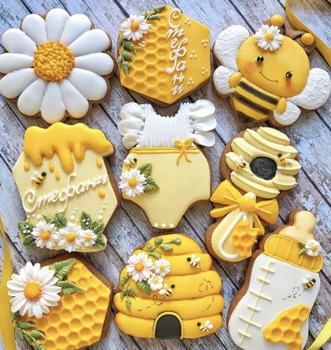 Bee Cookies, Honey Bee Baby Shower, Idee Babyshower, Bee Cakes, Bee Baby Shower Theme, Bumble Bee Baby Shower, Spring Cookies, Summer Cookies, Bee Party