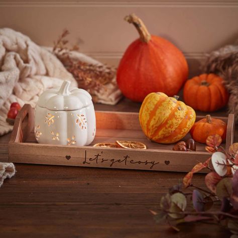 Happy Saturday! Halloween is officially in full swing, have you started buying yet?  #homedecor #beautifulhomes #shabbyhomedecor #stylishhome #cosyhome #lovehome #homeinspo #rusticdecor #interiors #neutraldecor #homestyling #home #decor #rusticmodern #homesweethome #homestyle #neutralhome #beautiful #countryautumndecor #seasonalstyling #autumndecor #autumnhomestyling #halloween #halloweenstyling #spookystyling #pumpkinstyling #pumpkinsofinstagram #autumninteriors #autumn Autumnal Style, Collecting Seashells, Outdoor Living Kitchen, Cosy Evening, Dining Rug, Nursery Pictures, Warm Drinks, Kitchen Candles, Neutral Decor