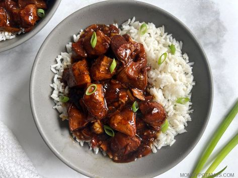 With a sticky, sweet and savory sauce and tender, juicy chicken, this Instant Pot teriyaki chicken makes a delicious and easy meal. Instapot Meat, Instant Pot Teriyaki Chicken, Autumn Meals, Teriyaki Chicken Recipe, Chinese Meals, Family Meal Plan, Paleo Meat Recipes, Chicken Instant Pot, Chicken Teriyaki Recipe