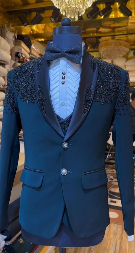 Blue Tuxedo For Men, Prom Suit Ideas, Prom Pants, Guys Prom Outfit, Best Wedding Suits For Men, Designer Tuxedo, Best Wedding Suits, Prom Suits For Men, Groom Dress Men