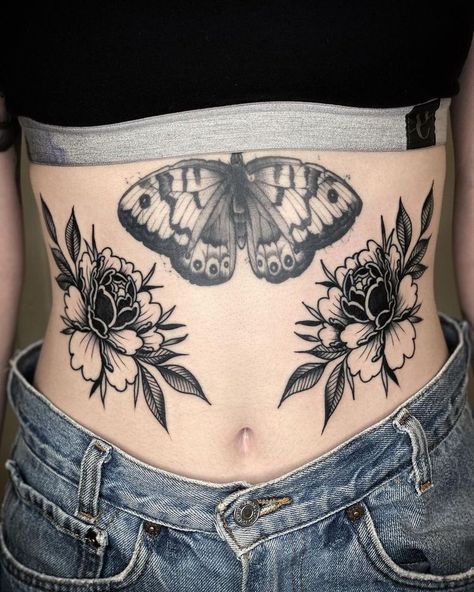 Aesthetic Tattoo Ideas, Tummy Tattoo, 15 Aesthetic, Stomach Tattoos Women, Traditional Tattoo Inspiration, Traditional Tattoo Flowers, Belly Tattoos, Torso Tattoos, Belly Tattoo