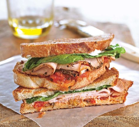 smoked-turkey-panini-R111489 Turkey Salads, Sandwiches Turkey, Autumn Entertaining, Turkey Panini, Grilled Sandwich Recipe, Turkey Easy, Panini Sandwiches, Turkey Sandwich, Leftover Turkey Recipes