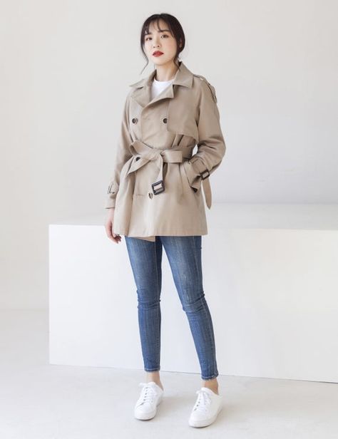 Coat With Belt Outfit, Trench Jacket Outfit, Short Trench Coat Outfit, Trench Coats Women Outfit, Short Trench Coat Women, Autumn Jacket Women, Airport Outfits, Autumn Jacket, Short Trench Coat