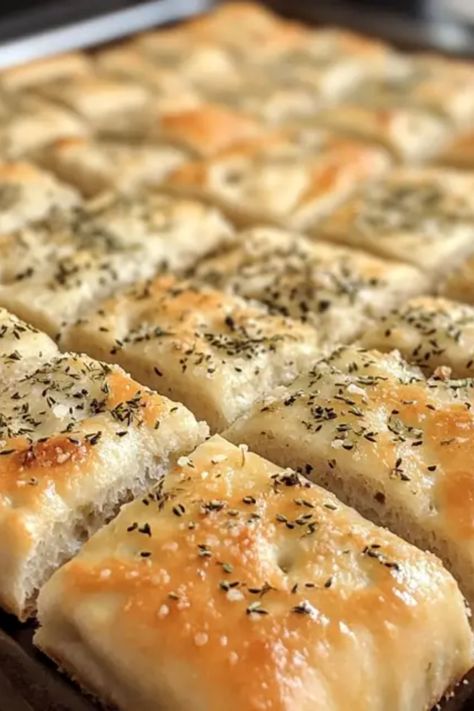 Are you ready to make delicious homemade focaccia that your family will love? This easy homemade focaccia recipe is perfect for beginners and delivers flavorful results every time. With step-by-step instructions, you'll learn how to create the perfect dough, let it rise, and add your favorite toppings. Perfect for enjoying as a side dish, snacking, or even making the ultimate sandwich! Pizza Dough Focaccia Bread, Focaccia Air Fryer, Fast Focaccia Bread, Overnight Focaccia Bread, Faccocia Bread Recipe, Best Foccacia Bread Recipes, Homemade Foccacia Bread, Focaccia Rolls, Foccacia Bread Recipes