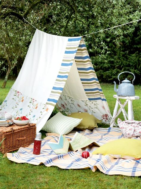 Summer days | Picnic blankets and hampers | Period Living Period Living, Deco Champetre, Summer Party Decorations, Garden Party Decorations, Summer Garden Party, Party Deco, Picnic Ideas, Pic Nic, Perfect Picnic