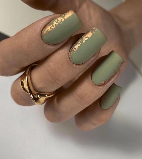 Khaki Nails, Ongles Beiges, Fall Toe Nails, Gold Manicure, Gold Nail Designs, Green Nail Designs, Winter Nails Acrylic, Matte Nails Design, Nail Swag