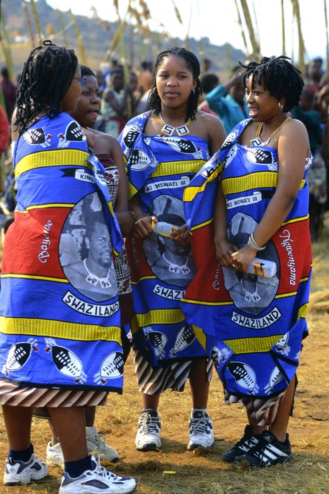 Swati Traditional Attire Women, Swati Traditional Attire, Zulu Culture, African Magic, Cosmetics Branding, Tribes Of The World, African Princess, Celebration Around The World, African Traditions