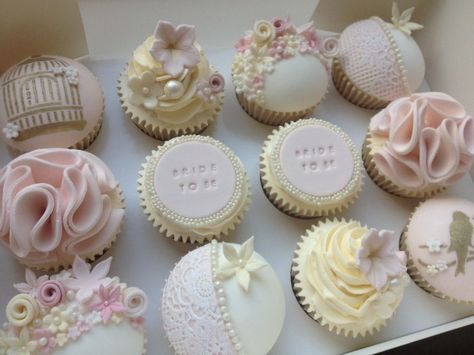 Bride To Be Cupcakes, Devojacko Vece, Hen Party Food, Hen Party Cupcakes, Bridal Cupcakes, Hen Party Cakes, Cupcakes Decorating, Cupcakes Design, Cupcake Wedding