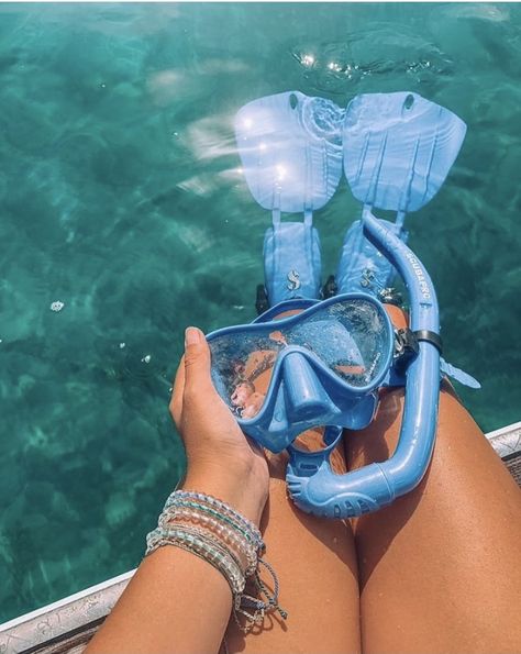 Diving Aesthetic, Ocean Cleanup, Beach Girl Aesthetic, Lloyd Jones, Plastic Trash, Ocean Girl, Preppy Beach, Preppy Girl, Ocean Jewelry