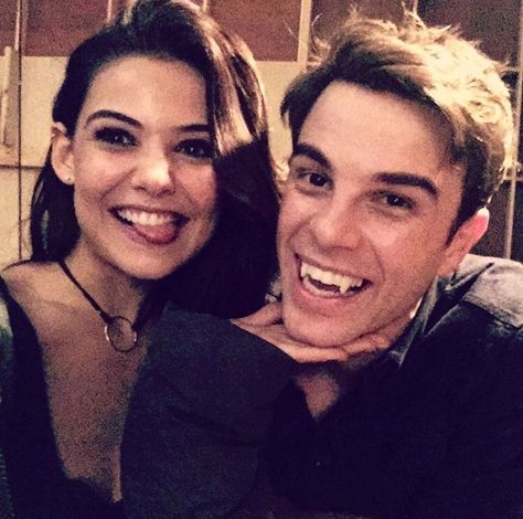 Danielle Campbell & Nathaniel Buzolic - BTS of The Originals Kol And Davina, Nathaniel Buzolic, Davina Claire, Vampire Diaries Poster, Vampier Diaries, The Originals Tv, Vampire Diaries Wallpaper, Danielle Campbell, Vampire Diaries Funny