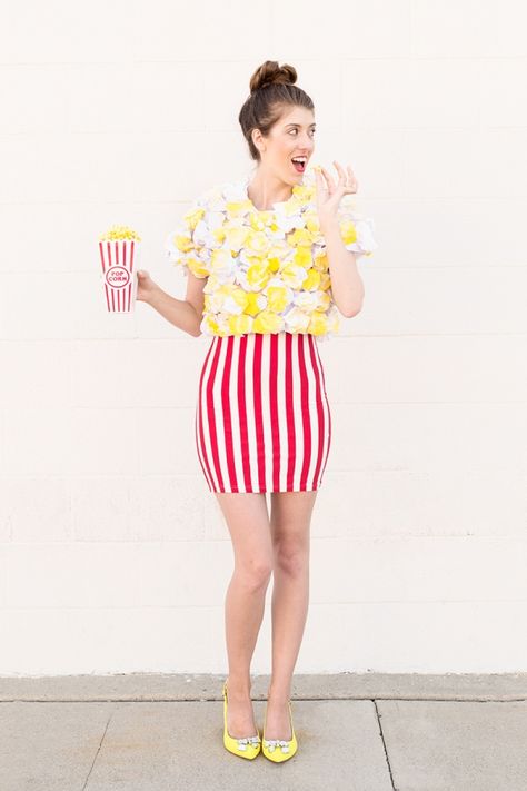 Now here's a costume that really pops (sorry, had to). If you can't find a red and white striped skirt, you can definitely hack one with some white tape or fabric paint.  Get the instructions here.    - Delish.com Popcorn Costume, Food Halloween Costumes, Diy Fantasia, Quick Halloween Costumes, Clever Costumes, Themed Halloween Costumes, Halloween Fest, Food Costumes, Holloween Costume