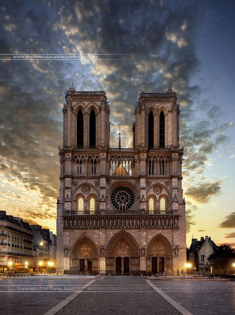 Notre Dame de Paris, France Notre Dame Paris, Cityscape Photography, Beautiful Paris, Notre Dame Cathedral, Famous Buildings, Chateau France, Aesthetic Sunset, Paris Photo, Paris City