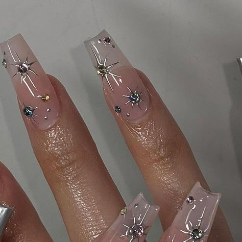 @nailzzbysteph on Instagram: "chrome tips + stars ⛓️🌟  perfect for her bday and 4th of july 🎇🎆  @ibdbeauty long coffin  inspo: @simplynailsbyam" Star Nails Coffin, Nails Bday, Silver Nails Ideas, Chrome Star Nails, Nail Ideas Coffin, Nail Inspo Coffin, Nails With Stars, Silver Acrylic Nails, Chrome Tips