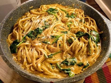 Alfredo With Spinach, Chile Crisp, Pasta Spicy, Spinach Fettuccine, Spinach Pasta Recipes, Sour Cream Sauce, Italian Chef, Pasta Night, Pasta Casserole