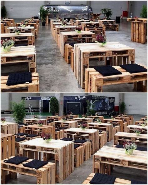 Pallet Furniture Bar, Wood Pallet Outdoor Furniture, Outdoor Restaurant Patio, Furniture Magazine, Diy Pallets, Pallet Garden Furniture, Pallet Patio Furniture, Restaurant Patio, Pallet Patio