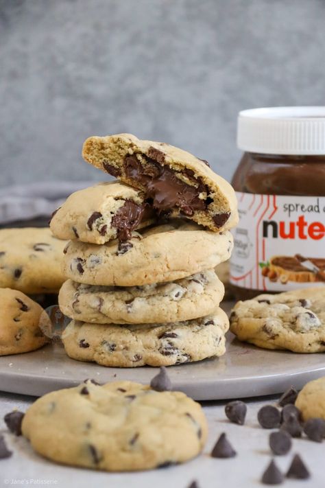 Nutella Stuffed Cookies! - Jane's Patisserie Valentine Baking Recipes, Nutella Stuffed Cookies, Nutella Cream, Cream Filled Cookies, Sugar Spun Run, Cookies With Chocolate Chips, Janes Patisserie, Cookies With Chocolate, Stuffed Cookies