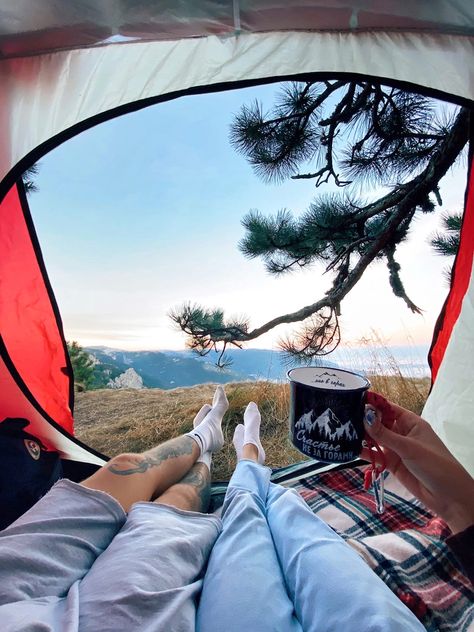 Camping Pose Ideas, Camping Couple Aesthetic, Couple Camping Aesthetic, Camping Couple Photos, Beach Camping Photography, Camping Astethic, Camping Photo Ideas, Cool Camping Gadgets, Camping Pictures