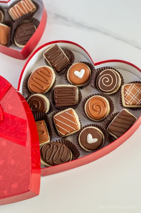 Gluten Free Valentines, Boy Valentines, Valentine Cookies Decorated, Valentines Day Sugar Cookies, Valentine Sugar Cookies, Diy Chocolate, Chocolate Sugar Cookies, Valentines Day Chocolates, Valentine Desserts