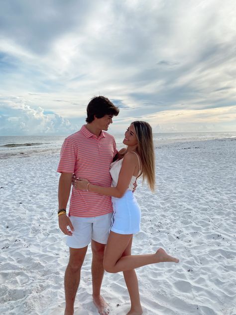 Couple Beach Pictures, Country Couples, Summer Picture Poses, Couples Vibe, With Boyfriend, Cute Relationship Photos, Couple Picture Poses, Couple Photoshoot Poses, Cute Couples Photos