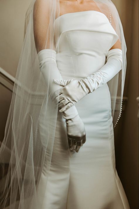 Classic bride // classy bride // classy wedding // romantic wedding // wedding gloves // Bridal portrait // virginia photographer // wedding details // glove details Wedding Gloves With Dress, Gloves With Dress, White Gloves Wedding, Bridal Gloves Long, Gown With Gloves, Wedding Dress Gloves, Simple Updos, Bride Gloves, Classy Bride