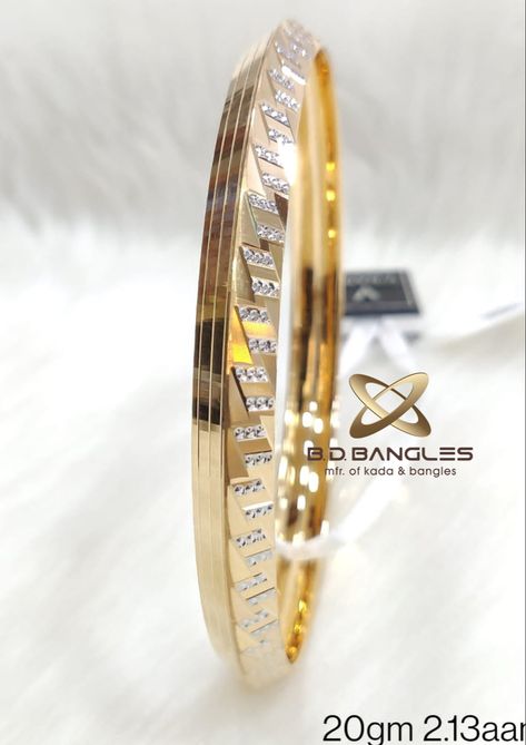 Ignite Your Style: Sparkle with Gold Men's Kada! Gents Kada, Man Gold Bracelet Design, 22 Carat Gold Jewellery, Jewelry Bangles, Bangles Gold, Gold Chain Design, Mens Gold Jewelry, Bangles Design, Mens Gold Bracelets