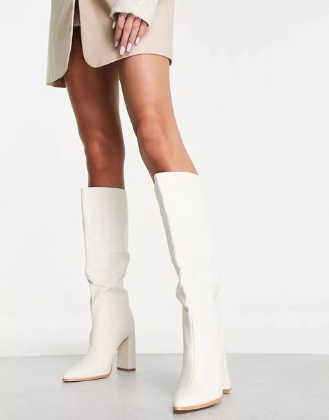 White Wedding Boots, White Knee High Boots, High Heel Boots Outfit, Womens White Boots, Smart Outfits, Knee Boots Outfit, Outfits 70s, Knee Length Boots, White High Heels