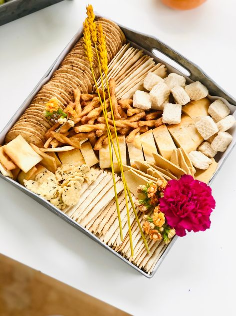 Cracker Basket Display, Bread And Cracker Display, How To Serve Crackers At A Party, How To Display Crackers For A Party, Cracker Display Ideas, Bread Serving Ideas, Cheese And Crackers Display, Bread Board Display, Cracker Platter