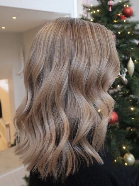 Beige Blonde Hair, Beige Hair, Dark Blonde Hair, Blonde Hair Inspiration, Hair Inspo Color, Blonde Hair Color, Balayage Hair, Hair Day, Pretty Hairstyles