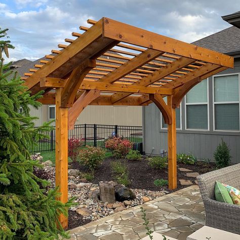 Grill Pergola Ideas Diy, Angled Pergola, Privacy Pergola, Pergola Bench, Pergola Shade Ideas, Bbq Pergola, Cantilevered Pergola, Pergola On Deck, Deck Pergolas