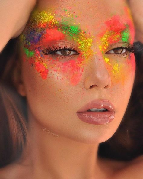 Makeup For Round Eyes, Almond Eye Makeup, Extreme Makeup, Hazel Eye Makeup, Carnival Makeup, Neon Makeup, Face Paint Makeup, Face Art Makeup, Rave Makeup