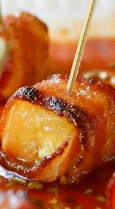 Bacon Wrapped Pineapple Poppers! Bacon Pineapple, Sweet Bacon, Bacon Wrapped Pineapple, Honey Sriracha Sauce, Applewood Bacon, Bacon Appetizers, Amazing Appetizers, Sriracha Sauce, Gluten Free Snacks