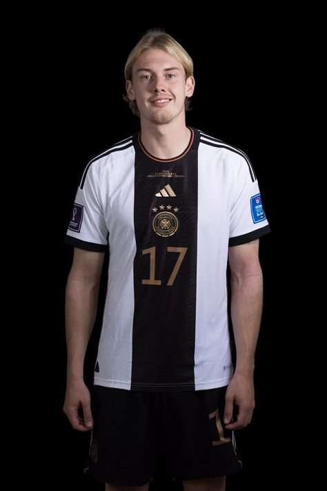 Julian Brandt
17 - meiocampista Julian Brandt, Quick Saves