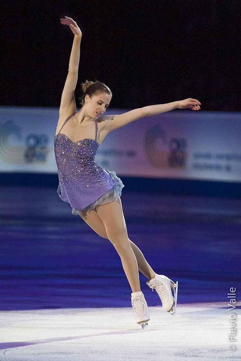 Skating Dress Patterns, Carolina Kostner, Ice Skating Costumes, Figure Skating Outfits, Skating Aesthetic, Figure Skating Costumes, Competition Costumes, Ice Skating Dresses, Sports Aesthetic