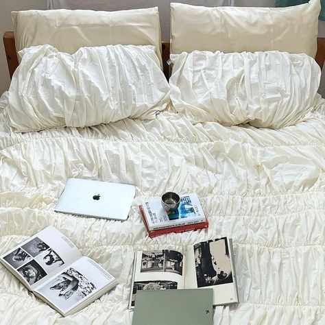 Charlotte Forsyth Wastell on Instagram: "weekend one with the best bed sheets on the 🌎 thank you @gata_official" Leopard Room, King Bed Set, Ruffle Comforter, Luxury Comforter Sets, King Size Comforter, Best Bed Sheets, King Size Comforter Sets, Small House Interior, King Size Comforters