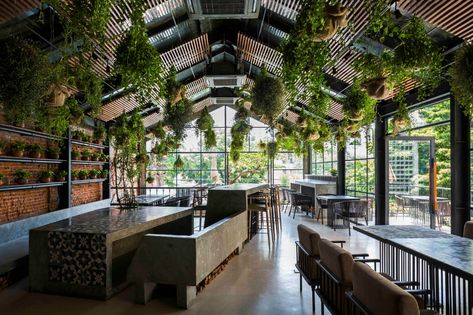 Eatery Design, Contemporary Restaurant, Veg Restaurant, Green Cafe, Interior Office, Design Restaurant, Restaurant Architecture, Boho Interiors, Vegetarian Restaurant