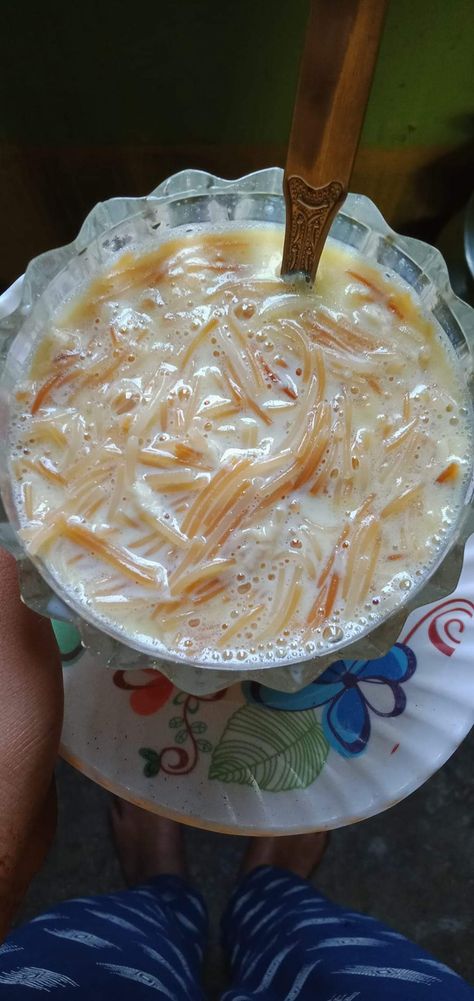 Kheer Snap Story, Sweet Dishes Desserts, Sweet Snapchat, Party Food Catering, Dunkin Donuts Iced Coffee, Eating Food Funny, Foodie Instagram, Night Food, Food Crush