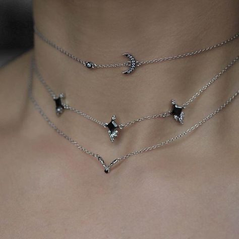 Silver Necklace Outfit, Kalung Choker, Edgy Jewelry, Star Chain, Black Jewelry, Jewelry Choker, Black Spinel, Black Necklace, Moon Star