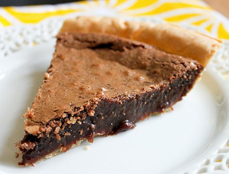 Grandma's Fudge Pie Fudge Pie Recipe, Brownie Pie Recipe, Hot Fudge Pie, Chocolate Fudge Pie, Fudge Pie, Decadent Chocolate Desserts, Dessert Simple, Chocolate Dreams, Pecan Cake