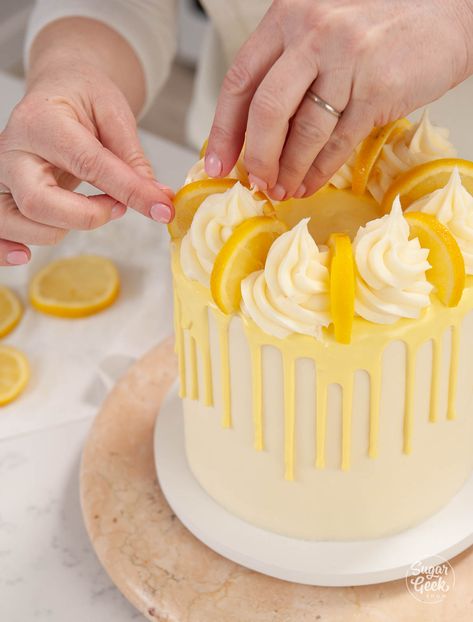 Birthday Cake January, Pretty Lemon Cake, Lemon Cake With Cream Cheese Frosting, Lemon Chocolate Cake, Lemon Ganache Recipe, Lemon Baby Shower Cake, Lemon Cake Ideas, Lemon Layered Cake, Fluffy Lemon Cake Recipe