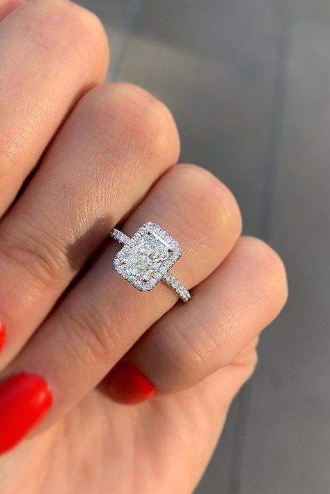 36 Incredibly Beautiful Diamond Engagement Rings❤️ Diamond engagement rings are the first step to your future happiness, the key to her heart. We are happy to introduce our collection of the very best diamond wedding rings. Take a look at our gallery, we have got them all. See more: https://ohsoperfectproposal.com/diamond-engagement-rings/ ‎#ohsoperfectproposal #diamondrings #weddingrings #proposalideas #roundrings #solitairerings #halorings Rose Gold Engagement Ring Simple, Moonstone Engagement Ring Rose Gold, Most Beautiful Engagement Rings, White Gold Engagement Rings Vintage, Most Popular Engagement Rings, Popular Engagement Rings, Statement Fashion, Buying An Engagement Ring, Custom Wedding Rings