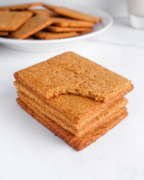 Get ready for the ultimate protein-packed snacking treat - homemade high-protein graham crackers! These babies are crispy, perfectly sweetened, and sneakily contain more than double the protein of store-bought graham crackers. Each cracker contains 60 Low Calorie Graham Crackers, Healthy Graham Cracker Recipes, Protein Crackers Recipe, High Protein Crackers, Protein Crackers, Healthy Graham Crackers, Healthy Cookie Recipe, Graham Cracker Recipes, Graham Cracker Cookies