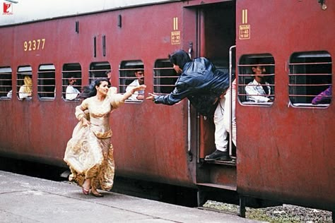 Dilwale Dulhania Le Jayenge, Hindi Movie, Live Forever, Shahrukh Khan, Love Stories, Movie Scenes, Train