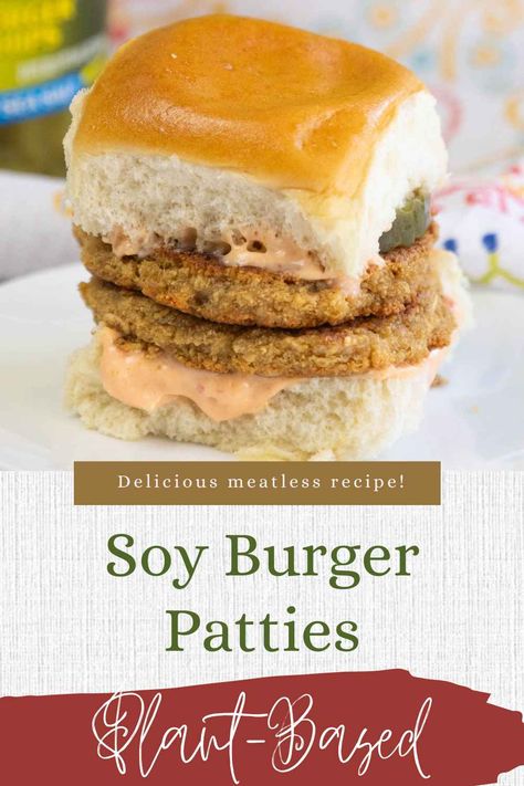 If you are looking for a vegan burger recipe, then these soy veggie burgers are one you must try! With 15 grams of protein and 5 grams of fiber, this recipe is healthy and delicious! Meatless Burgers, Vegan Burger Recipe, Chickpea And Spinach Curry, Low Carb Burger, Meatless Meal, Plant Based Burgers, Spinach Curry, Vegan Burger, Veggie Burgers