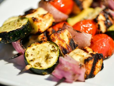 Vegetarian Cookout Recipes, Vegetarian Cookout, Grilled Vegetable Recipes, Vegetable Kebabs, Vegetarian Grilling, Vegetable Skewers, Veggie Skewers, Grilled Halloumi, Doner Kebab