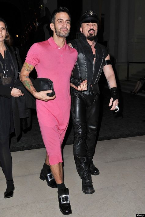 Marc Jacobs Continues In His Quest To Get Men Into Skirts. Fails (Again). Men In Dresses, Pink T Shirt Dress, Film Festival Fashion, Golden Globes Fashion, Fluid Fashion, Gender Bending, Gender Fluid Fashion, Queer Fashion, Gender Fluid