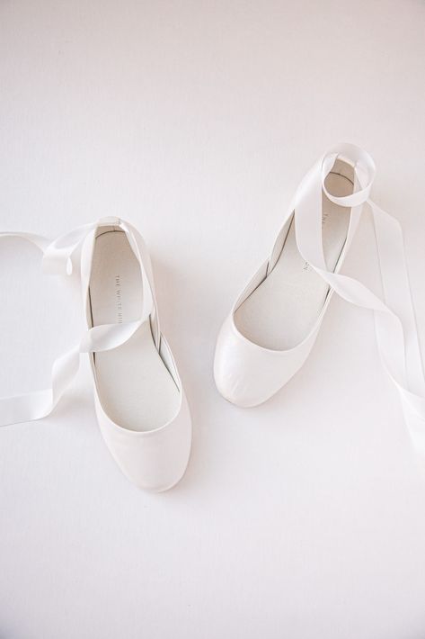 Wedding Shoes Ballet Flats, Bridal Shoes Lace, Ballet Flats Wedding Shoes, Wedding Flats For Bride, Bridal Ballet Flats, Flat Wedding Shoes, Wedding Ballet Flats, Ivory Flats, White Ballet Flats