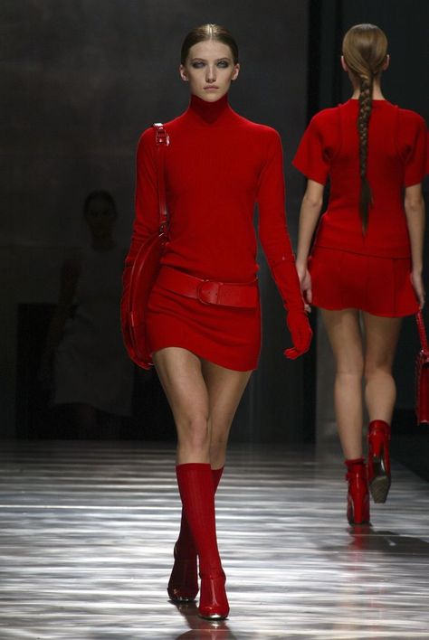 Louis Vuitton Dresses, Louis Vuitton Outfit, Louis Vuitton Dress, Louis Vuitton Red, Red Outfit, 2000s Fashion, Kpop Outfits, Star Fashion, Runway Fashion