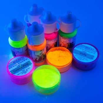 Neon Cakes Glow Birthday Parties, Glow Cakes, Glow Party Food, Neon Birthday Cakes, Galaxy Desserts, Bath Salt Gift Set, Neon Cakes, Sweet 16 Party Decorations, Neon Birthday Party