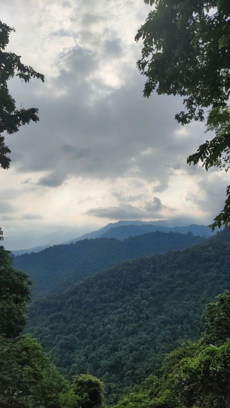 Mountain Sky Aesthetic, Mountain Asthetics Photos, Sky Asthetics Photos, Uttarakhand Mountains, Mountain Snap, Nature Asthetics, Travel Snapchat, Mountain Trip, Backpack Photography